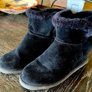 Partially lined winter boots with wedge heel